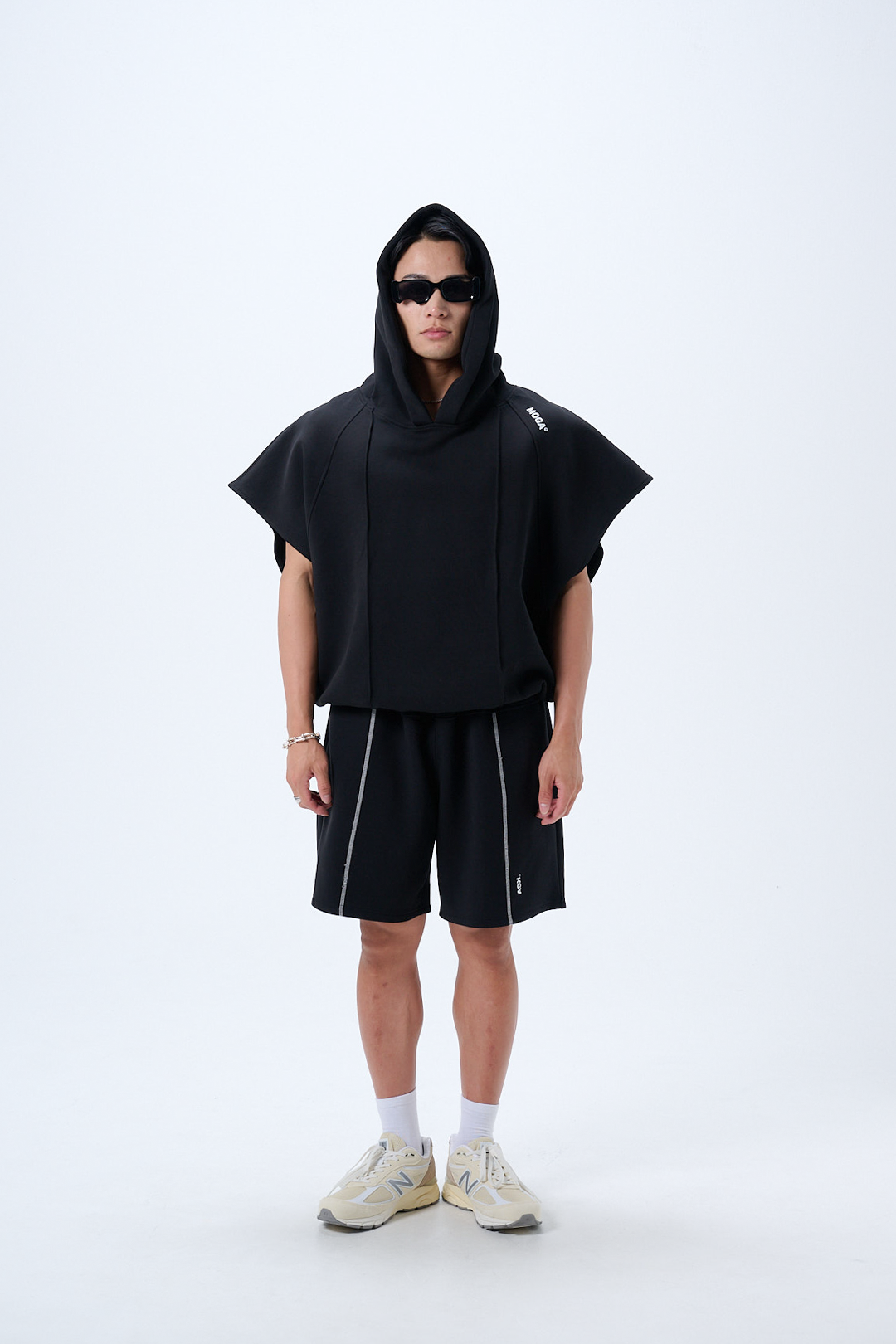 Pile Sleeveless Hoodie | MOGA© / BONDING BLACK