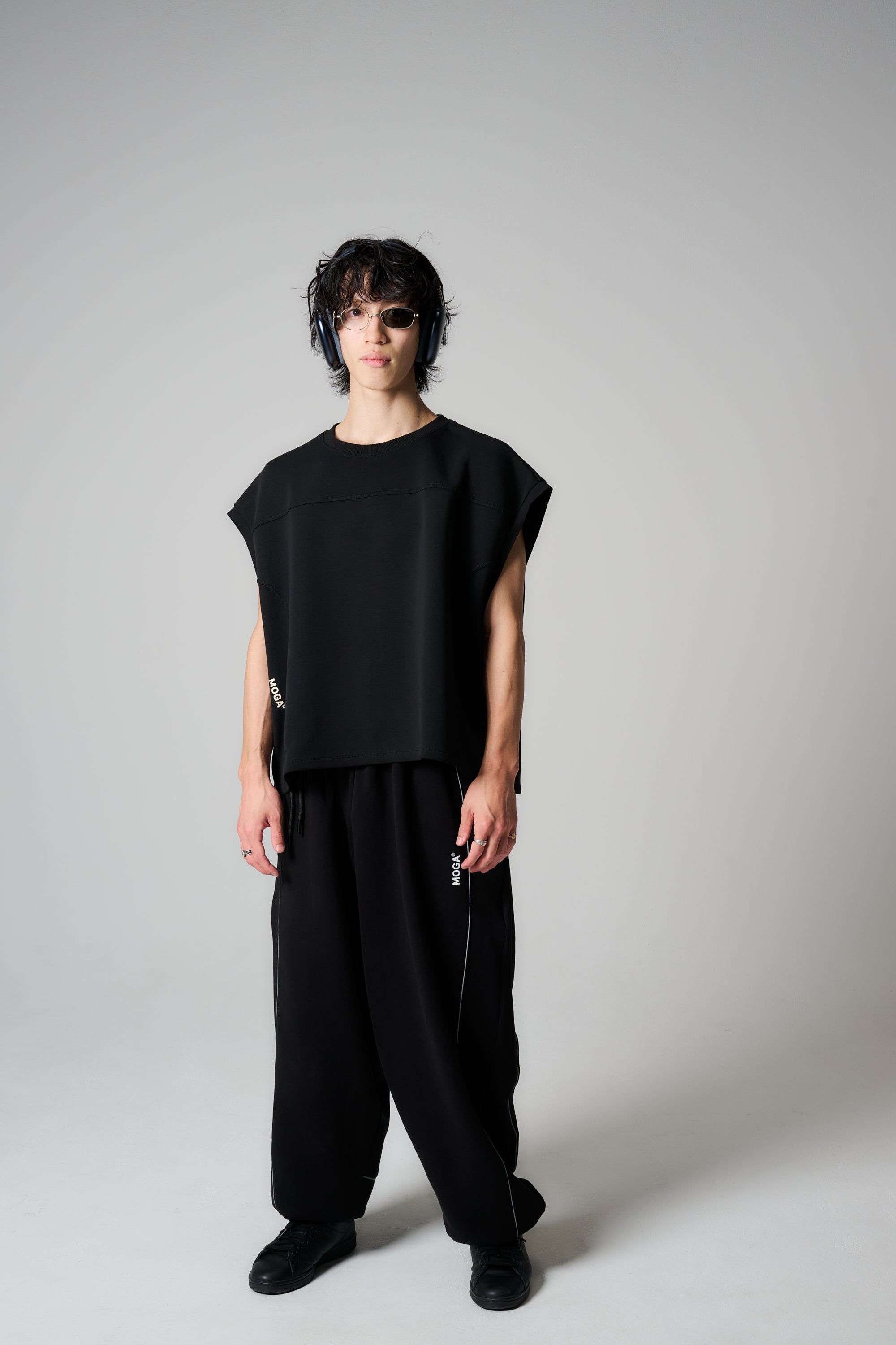 Sleeveless Top / Bonding – MODER GARMENT