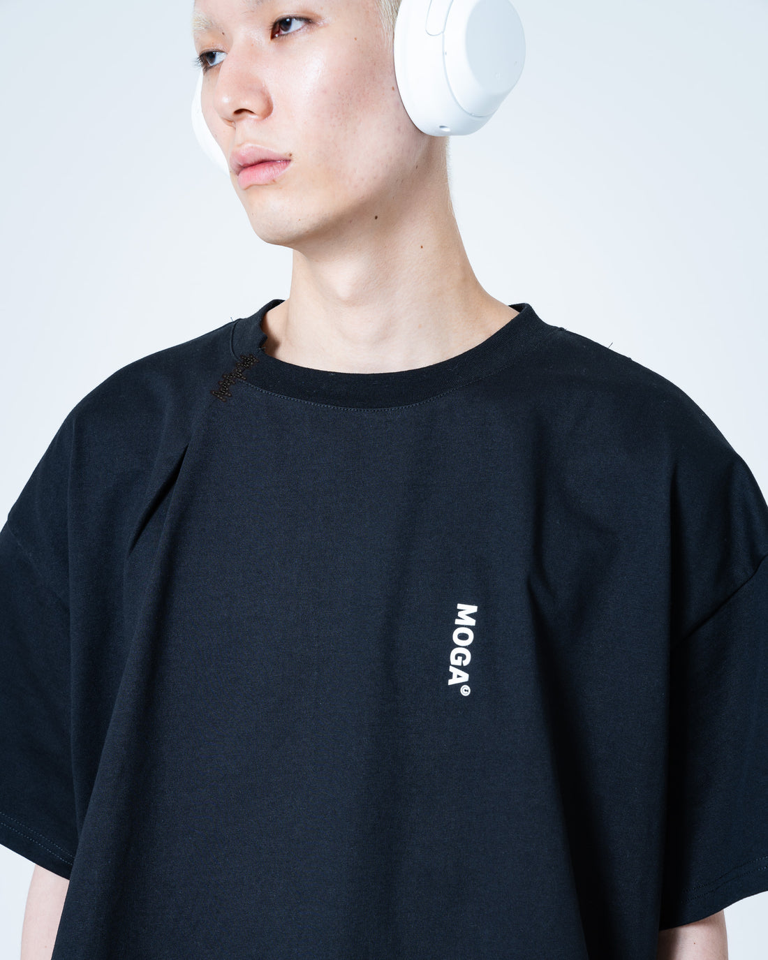 Notch Tee | MOGA© / Black